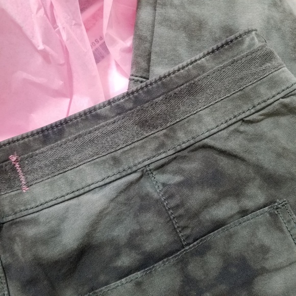 Meet your Posher, Noni - Picture 2 of 3